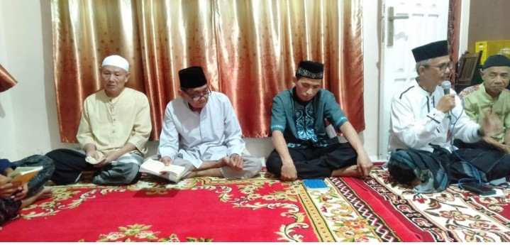 Kegiatan yasinan bapak bapak dan ibu  ibuwarga RT 39 Kel Jelutung 