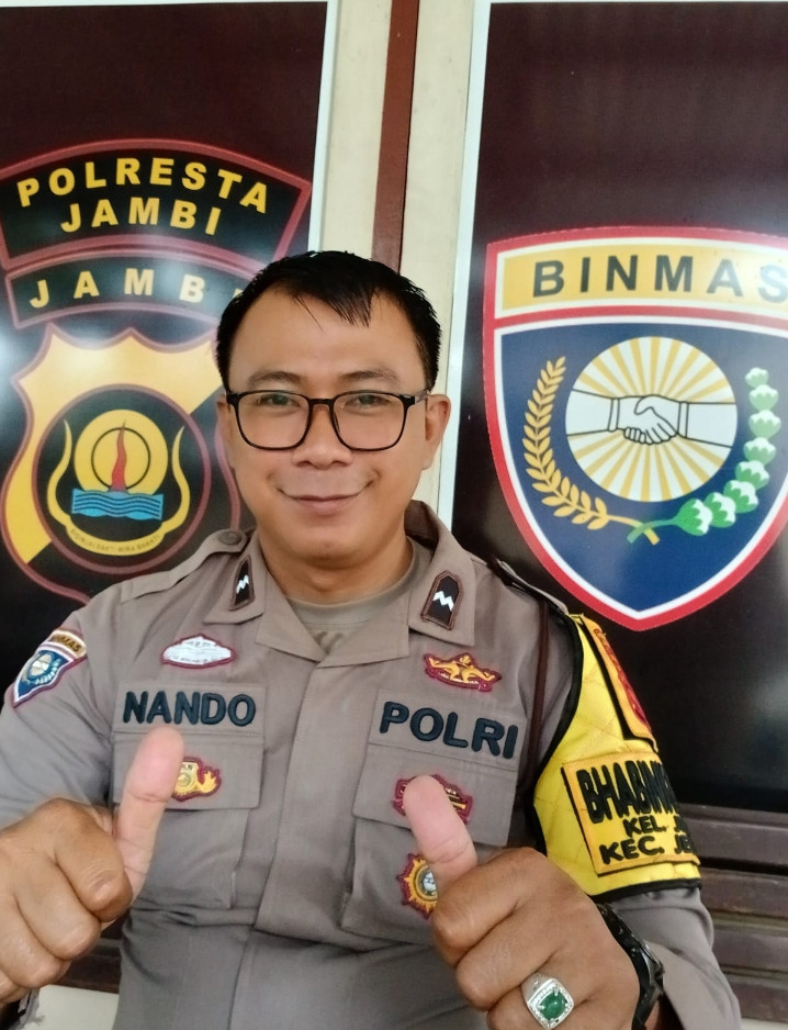 Inovasi Digital RT 39 Dukung Kamtibmas: Bhabinkamtibmas  mengapresiasi layanan online untuk Warga 