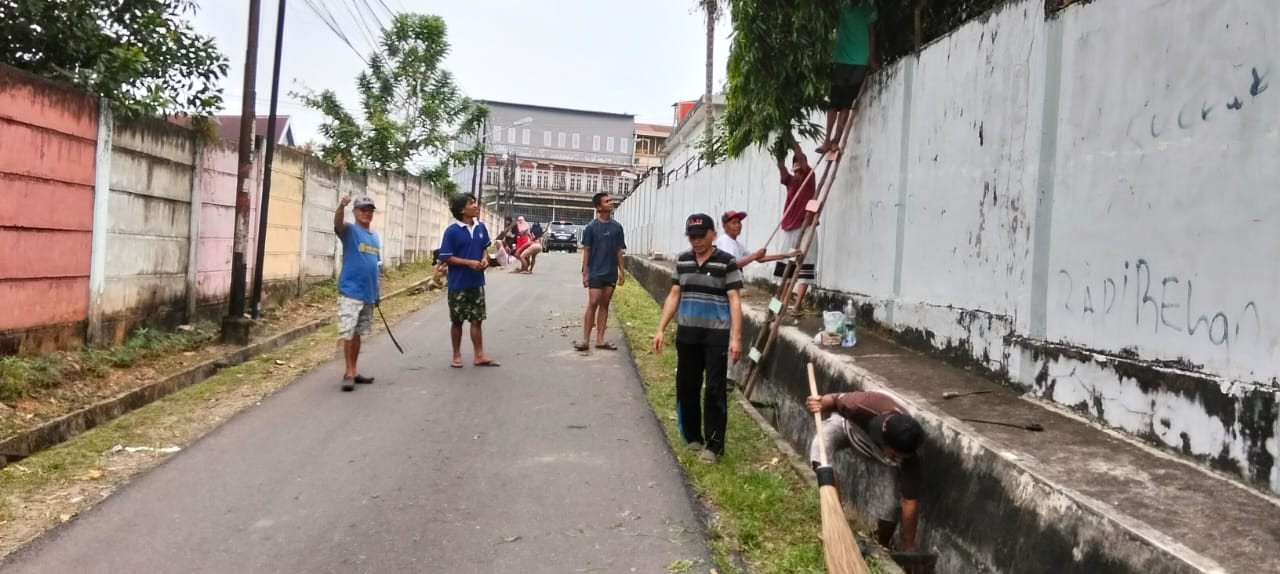 Kegiatan Rutin Warga RT. 39 Gotong Royong Bersama